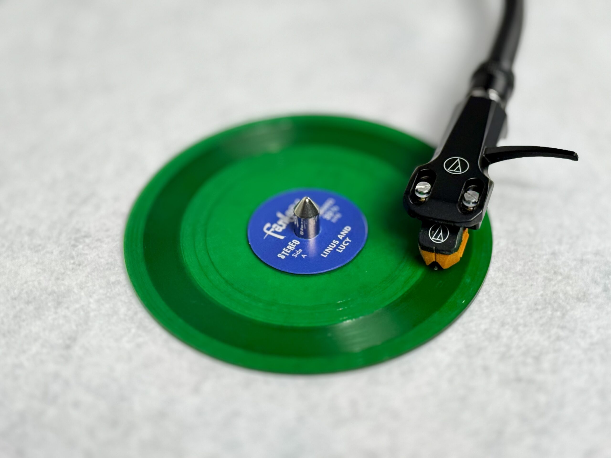 Tiny Vinyl is a new pocketable record format for the Spotify age - Imagem do artigo original