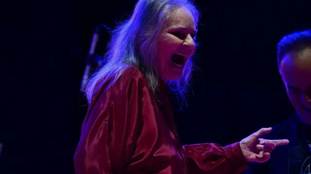 Morre Angela Ro Ro, a compositora que ‘confessou’ suas desilusões e cantou o amor com blues – BBC News Brasil - Imagem do artigo original